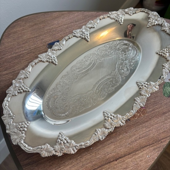 Sussex Plate, Sheffield Reproduction A601 Silver Plated Oval Ornate Serving Tray - Picture 3 of 8